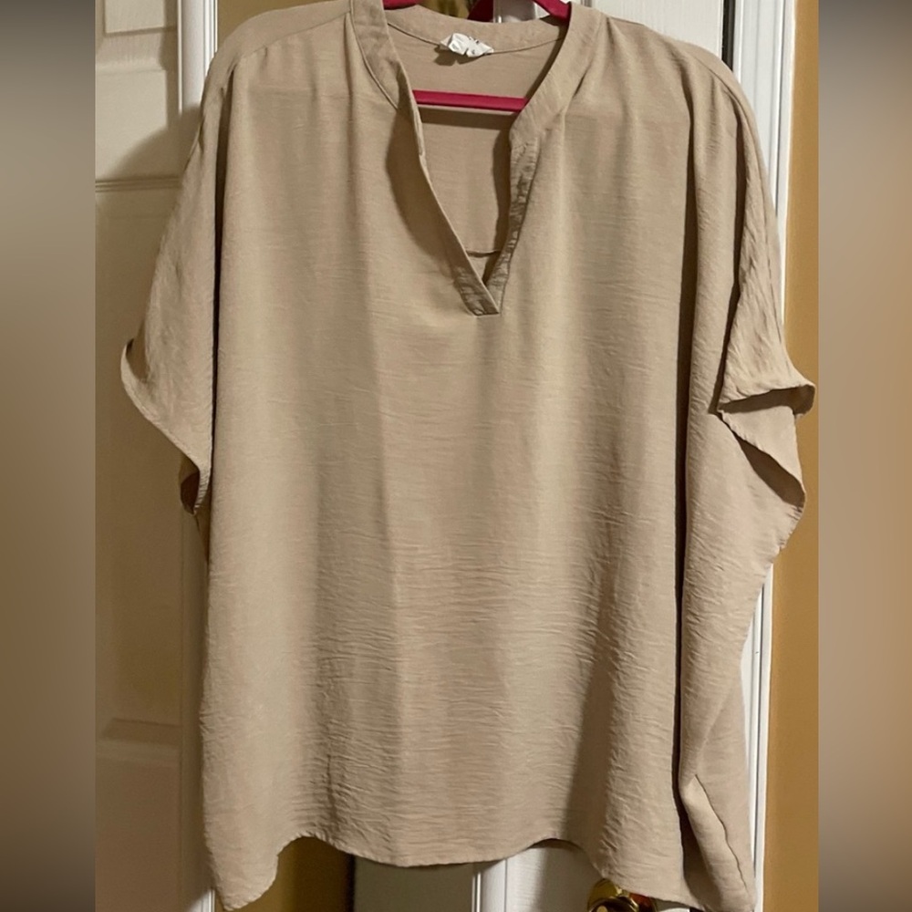 ANDREE BY UNIT Split Neck Dolman Sleeve Blouse in Taupe. Excellent Condition!